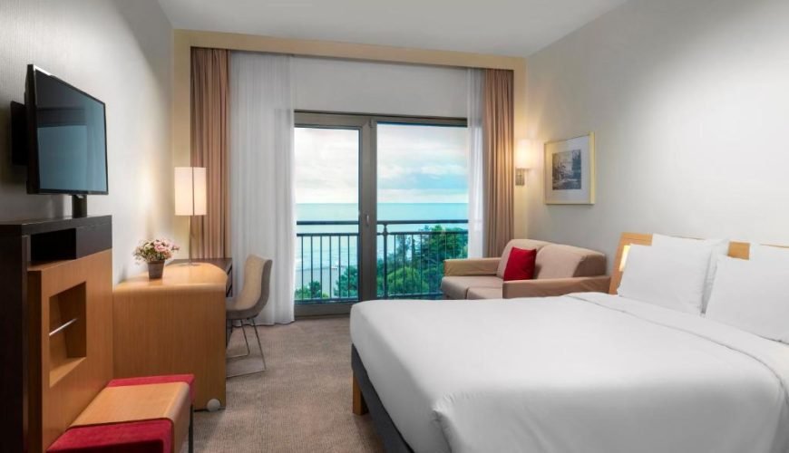 Executive Oda, Bir Çift Kişilik Yataklı ve Deniz Manzaralı – Novotel Trabzon