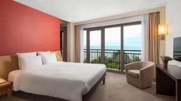 Suite with Double Bed and Sofa Bed – Novotel Trabzon