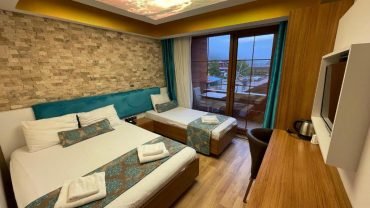 Standard Triple Room – Centro Park Hotel