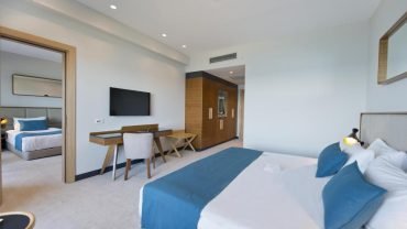 Deluxe Room with Garden View – Ramada Plaza Hotel